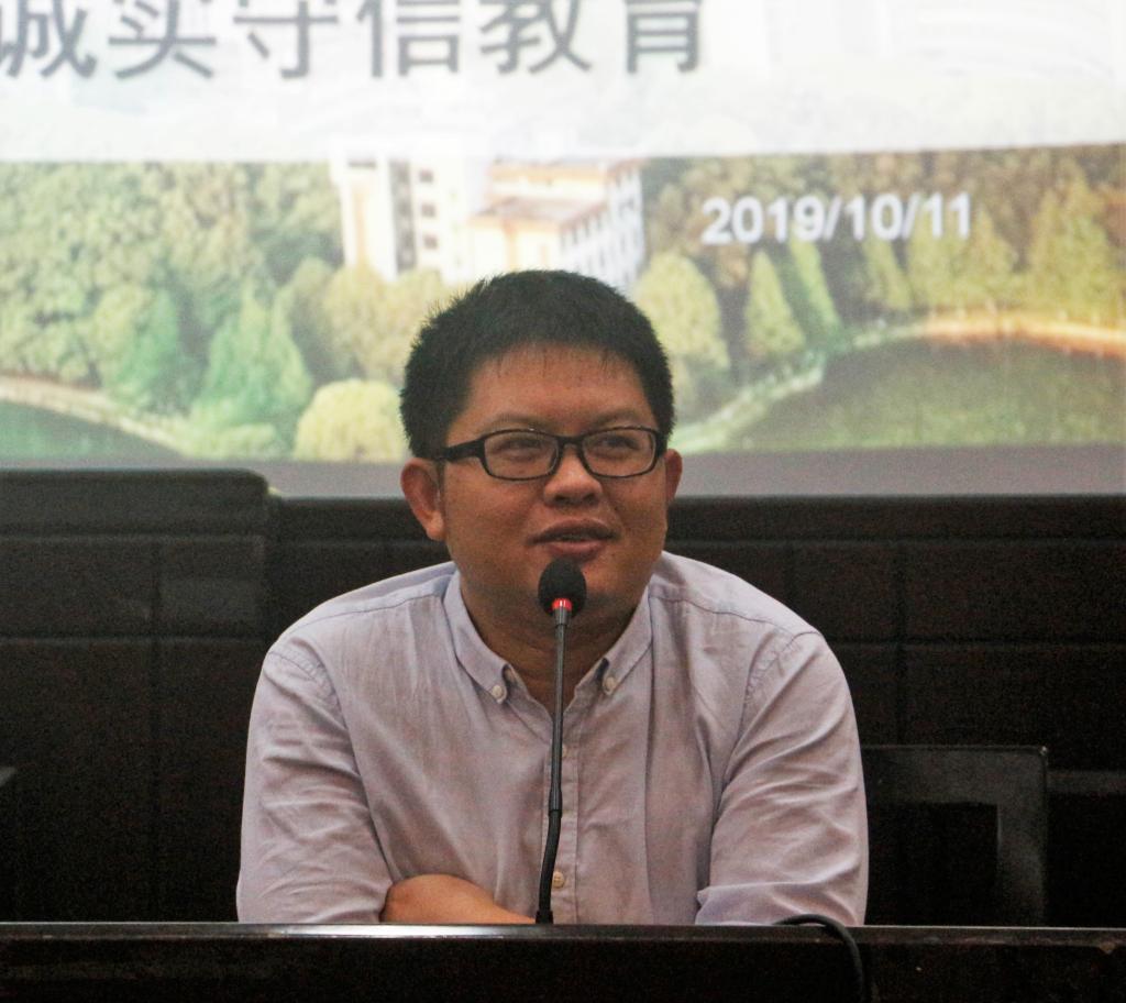 (图为段武城老师 何静摄)