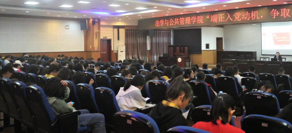 (图为观众听讲 赵晨晞摄)